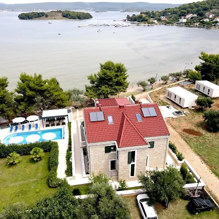 Two Bedroom Sea View Mrljane